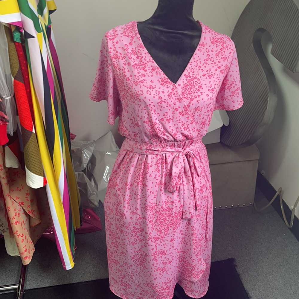 NWT PINK FLORAL WRAP DRESS SZ M